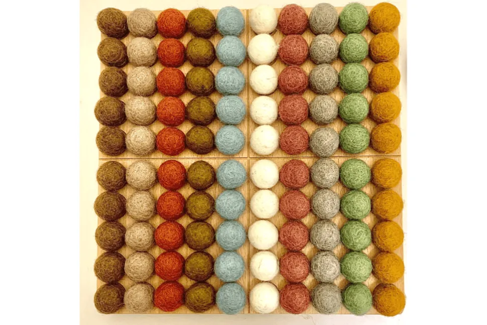 Counting Board with Felt Balls (2cm)