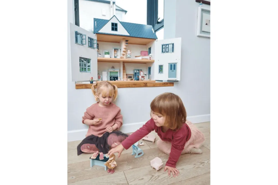 Dovetail Doll House