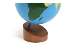 GAM - The Coloured Globe of the Continents