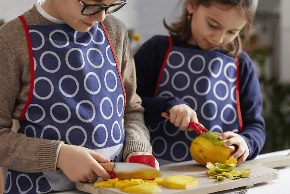 Le Petit Chef Knife, Peeler, and Finger Guard Box Set