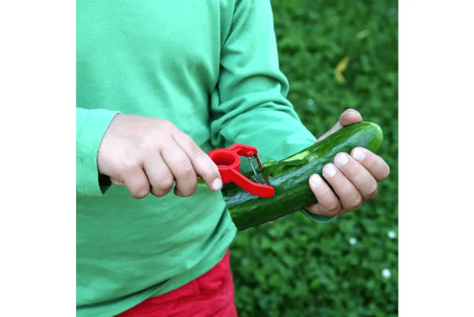 Le Petit Chef Vegetable Peeler for Children