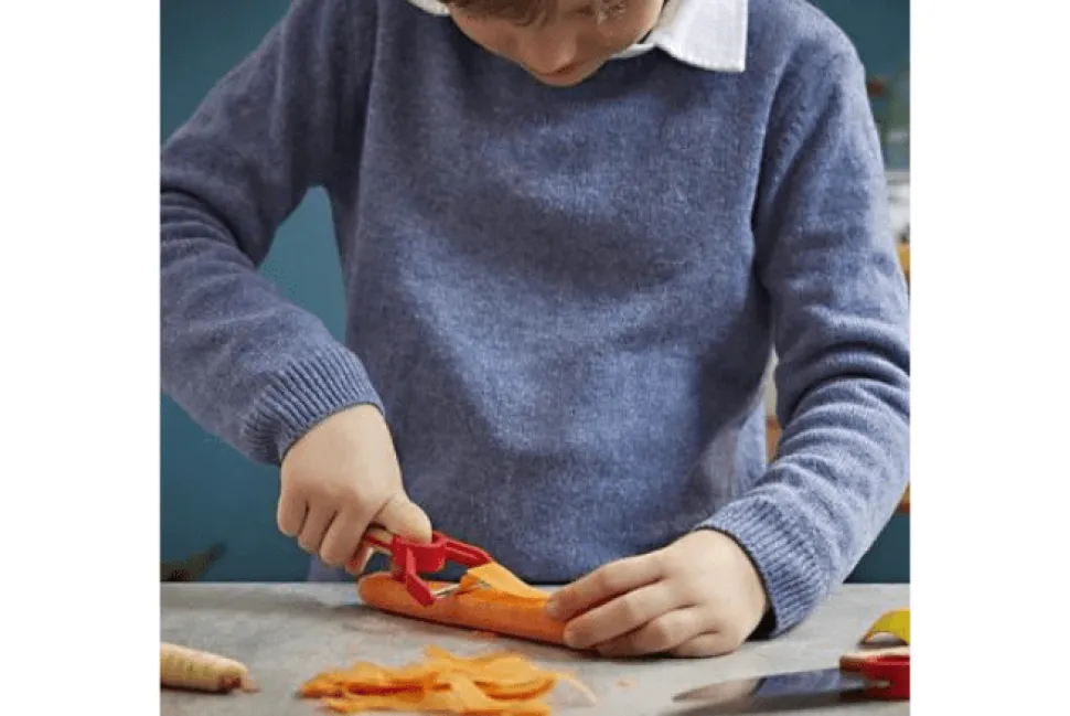 Le Petit Chef Vegetable Peeler for Children