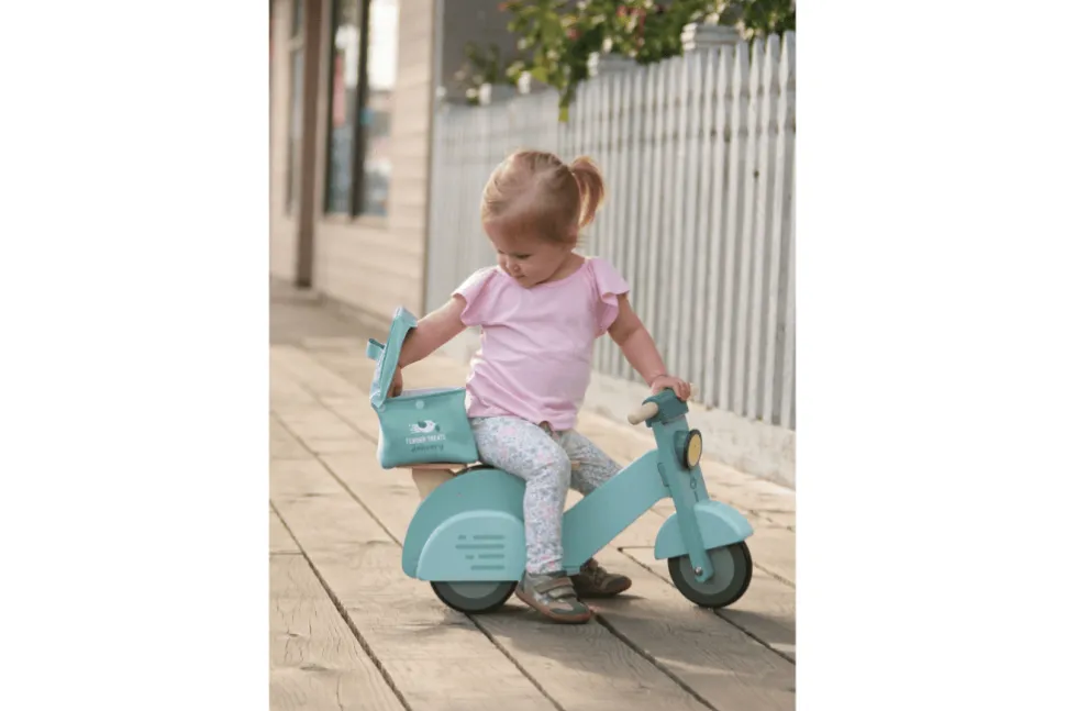 Tender Leaf Delivery Scooter